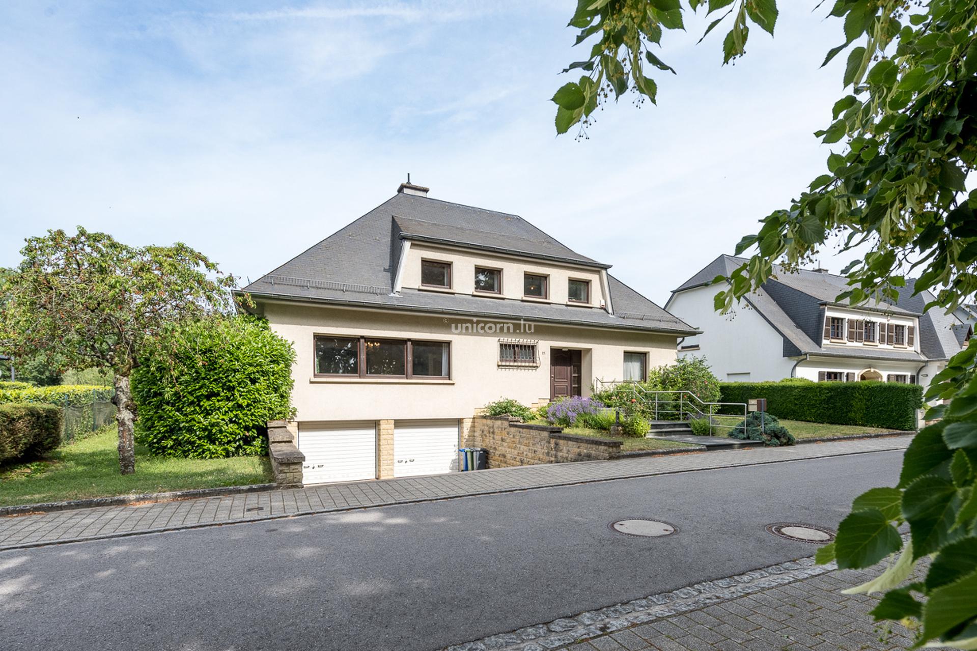 Maison en vente à Strassen  - 250m²