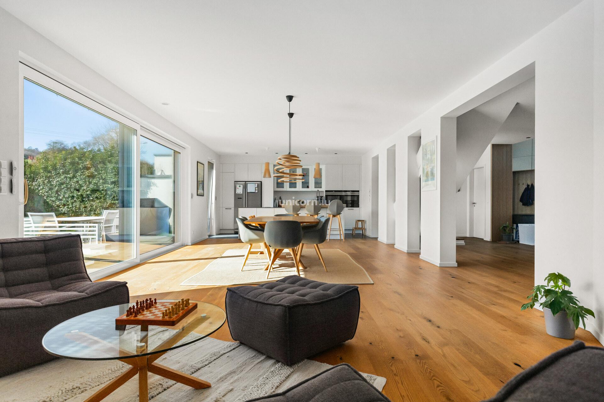 Maison en location à Lorentzweiler  - 350m²